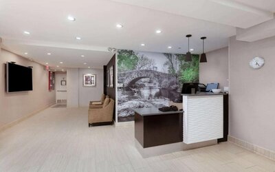 Welcoming reception area with comfortable seating at La Quinta Inn & Suites By Wyndham New York City Central Park.