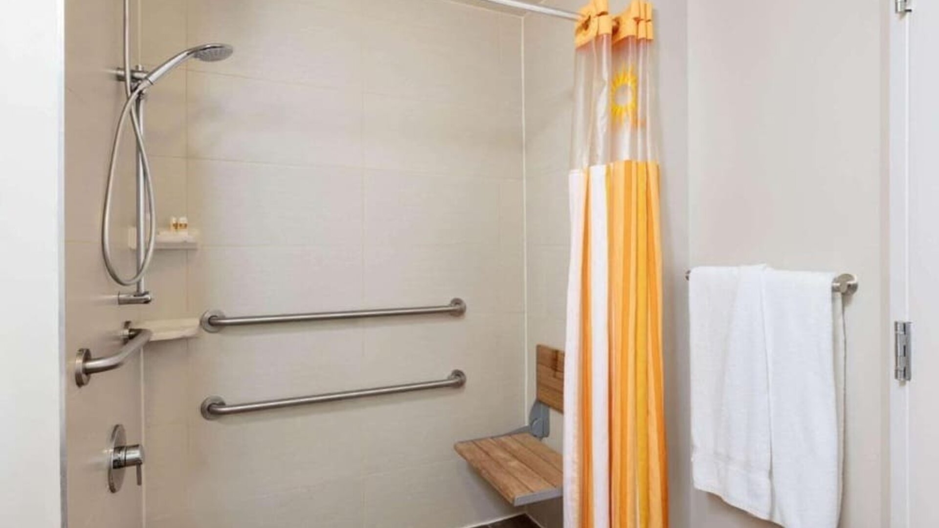 Bathroom at La Quinta Inn & Suites By Wyndham New York City Central Park.