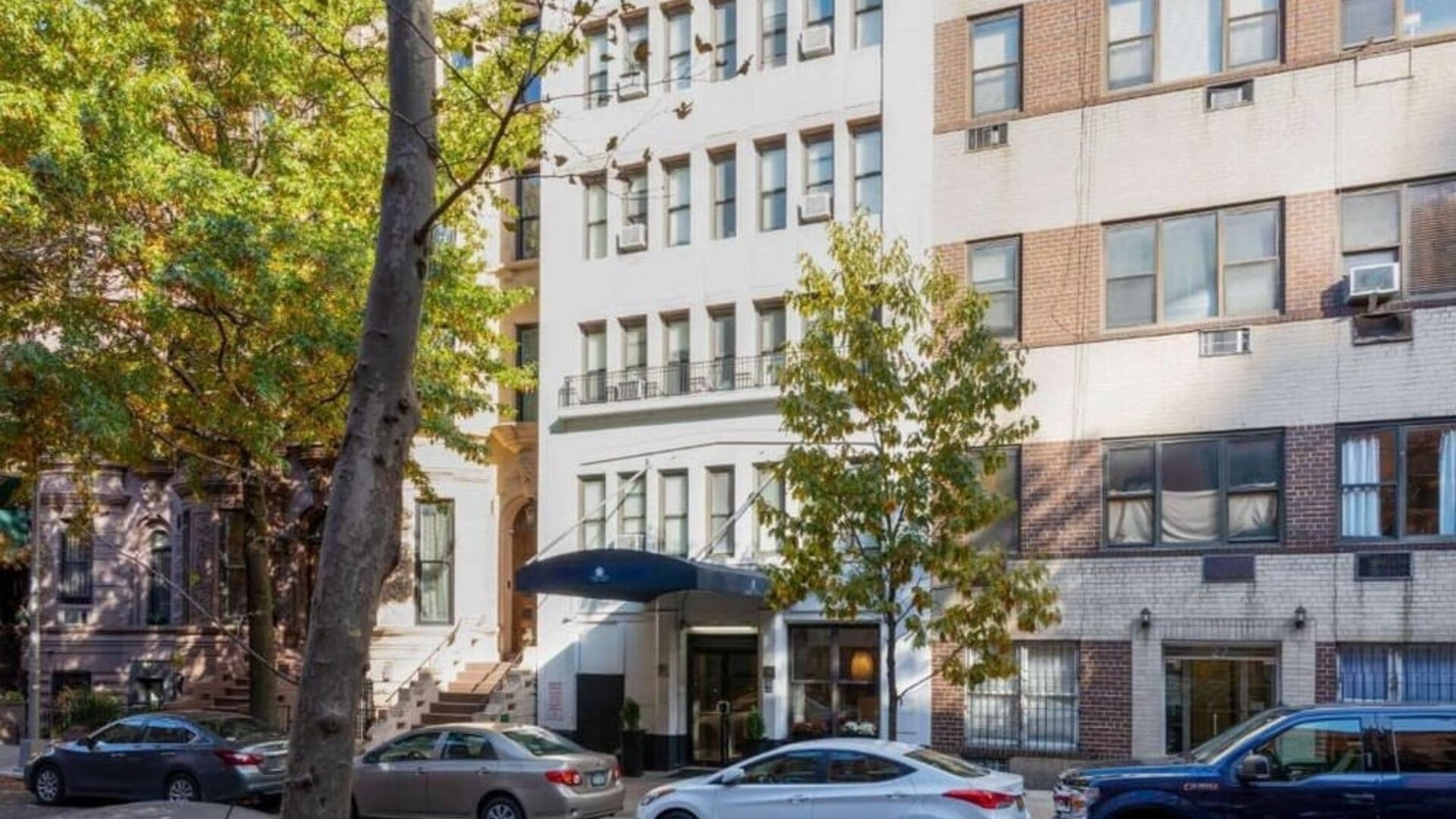 Exterior view of La Quinta Inn & Suites by Wyndham New York City Central Park.