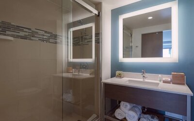 Modern bathroom with plush towels at EVEN Hotel Brooklyn By IHG.