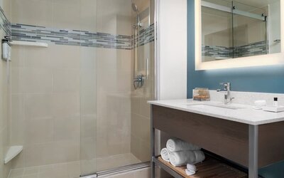 Modern bathroom with plush towels at EVEN Hotel Brooklyn By IHG.
