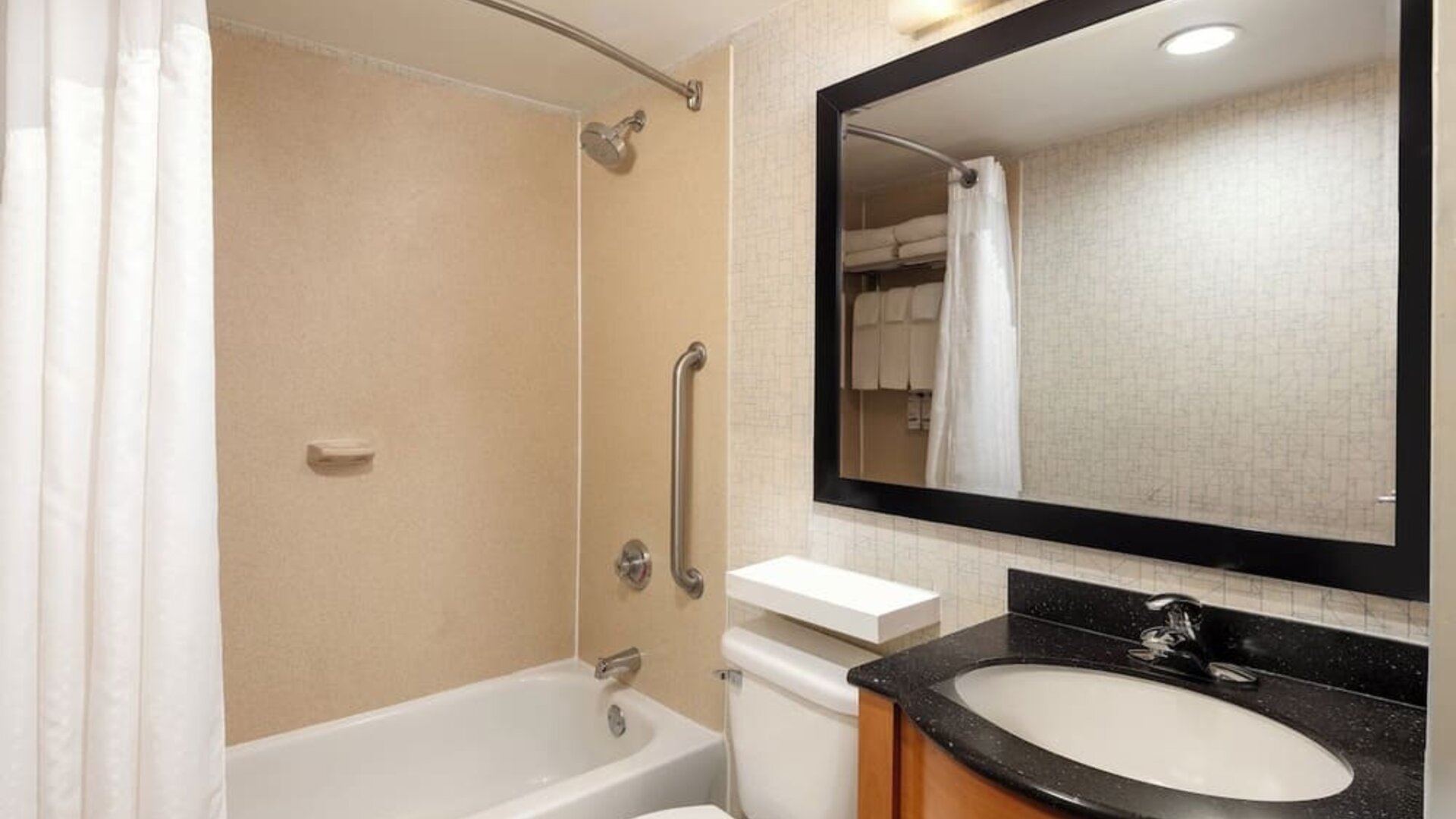 Bathroom with towels at Holiday Inn Express Times Square.