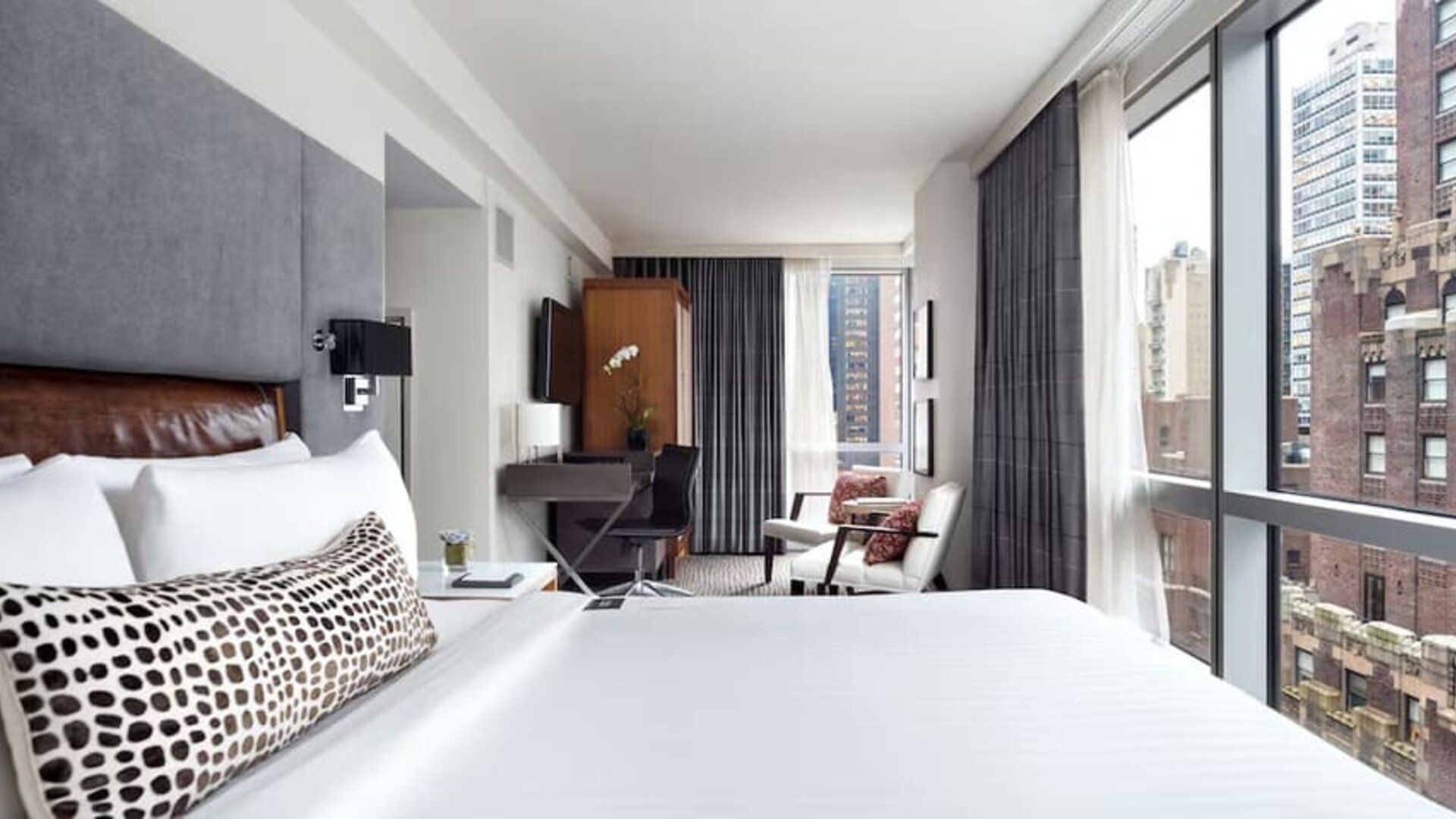 Day use room with workspace, large windows and natural light at Hotel 48LEX New York.
