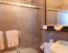 Bathroom at Da Vinci Hotel.
