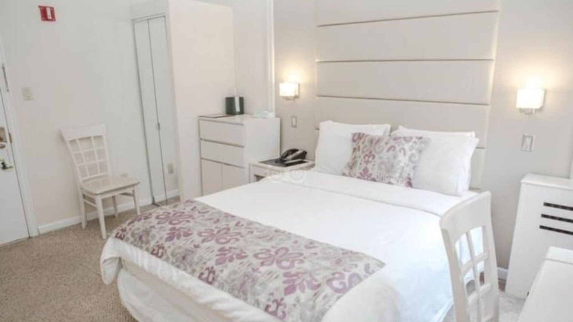 Day room at Da Vinci Hotel.