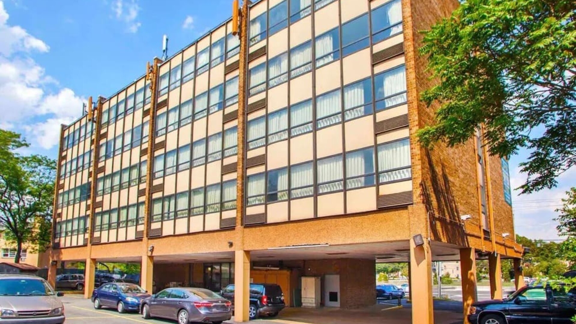 Hotel exterior at Rodeway Inn Meadowlands.