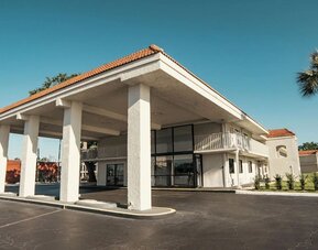 Exterior view of Travelodge by Wyndham Fundamental.