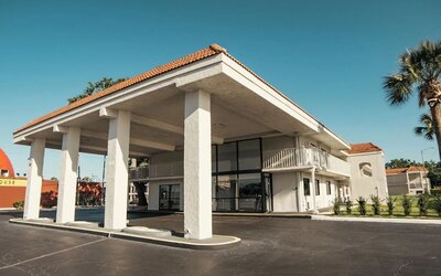 Exterior view of Travelodge by Wyndham Fundamental.