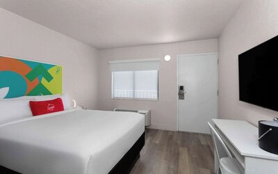 Day room with workspace at Travelodge by Wyndham Fundamental.