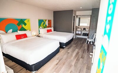 Day room at Travelodge by Wyndham Fundamental.