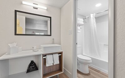 Bathroom at Howard Johnson by Wyndham Highway.