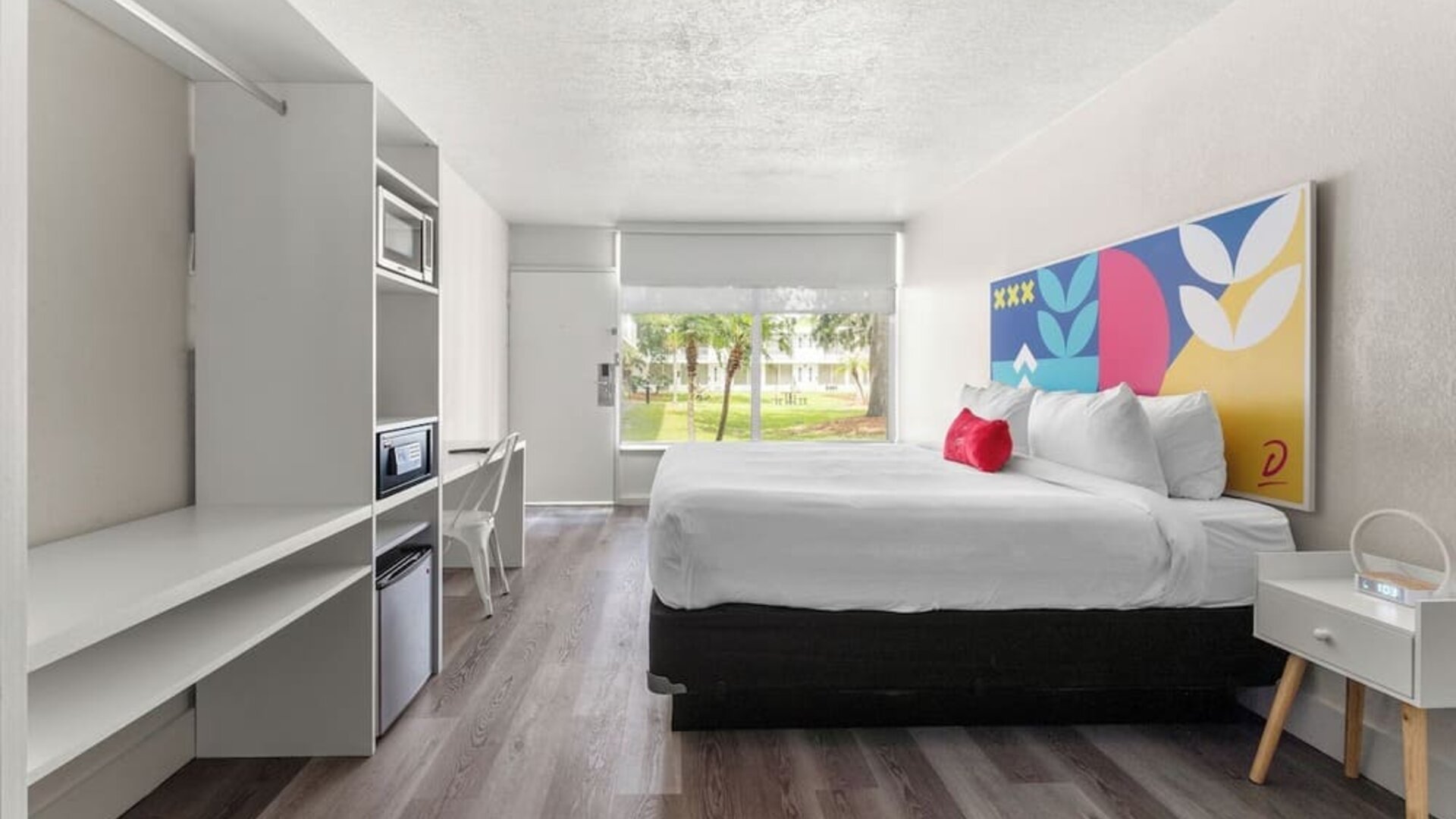 Day room with workspace and natural light at Baymont by Wyndham Maingate.