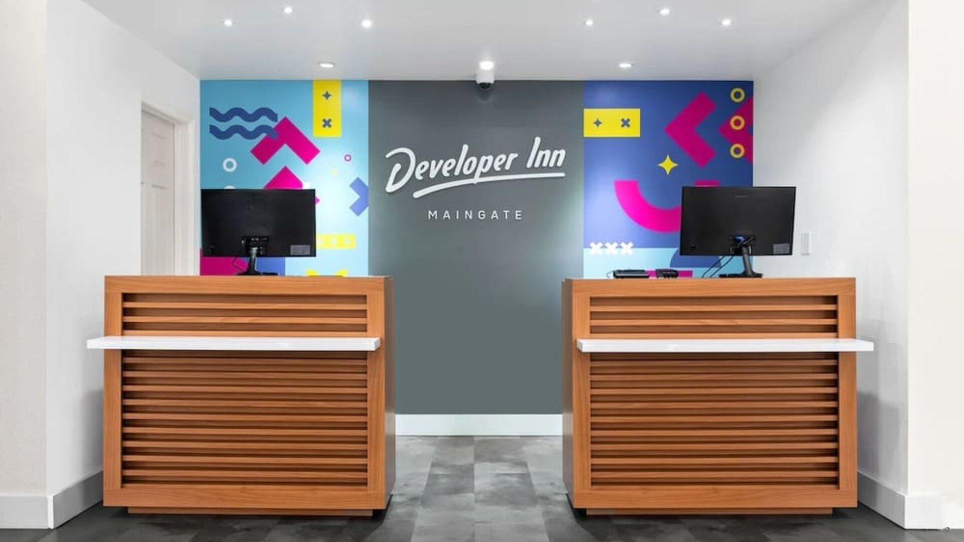 Welcoming reception desk at Baymont by Wyndham Maingate.