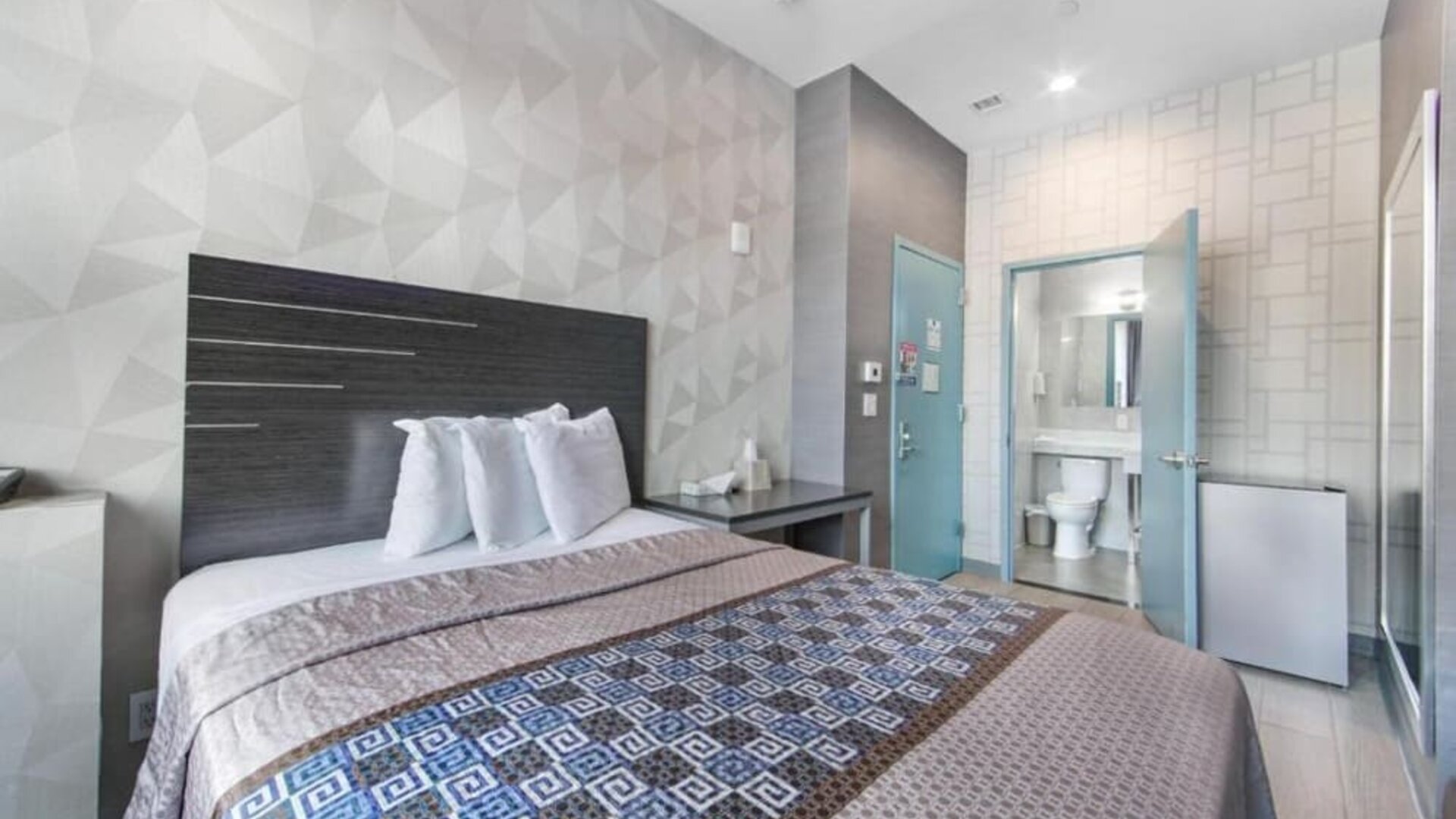 Day use room with ensuite at Hotel 365 Bronx.