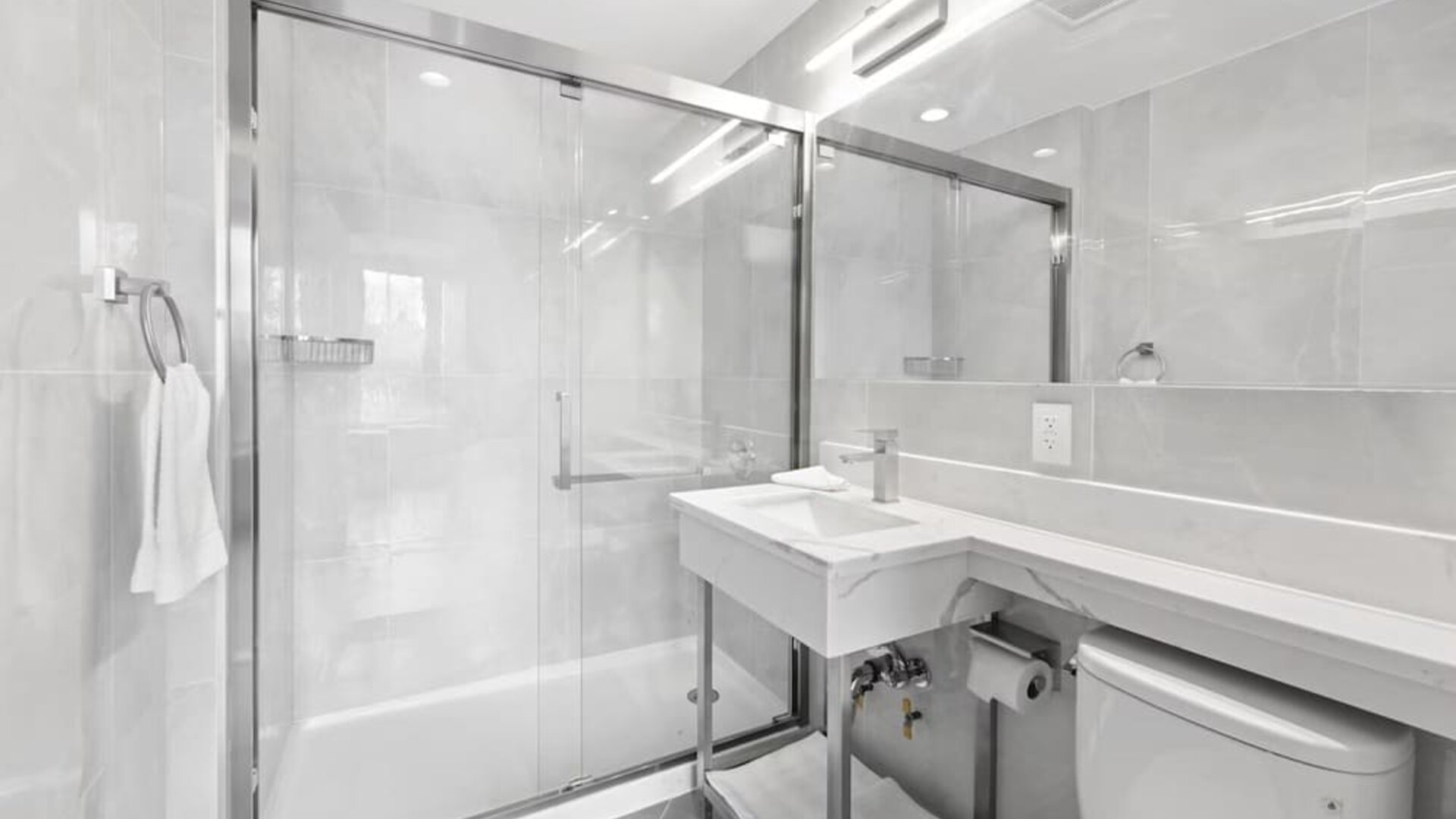 Modern bathroom with towels at Hotel 365 Bronx.