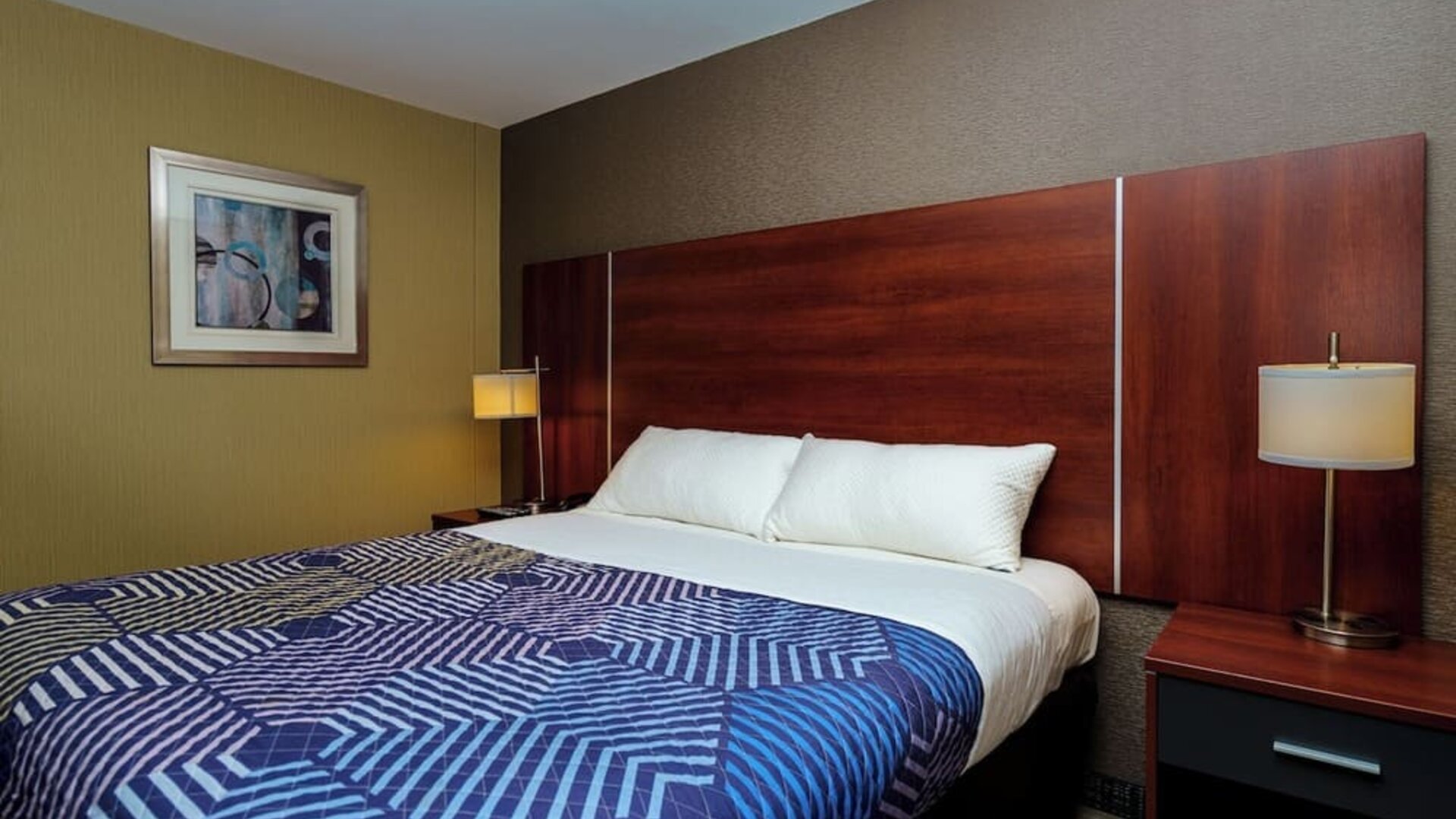 Day use room at Sky Hotel Flushing - Laguardia Airport.