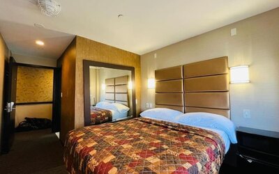 Day room with private bathroom at Hotel Key.