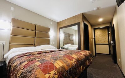 Day room with private bathroom at Hotel Key.