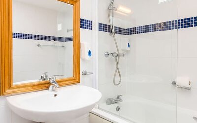 Bathroom at Stade Court Hotel.