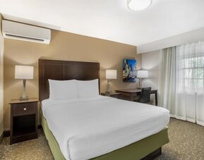 Day room with workspace at Best Western Fort Lee.