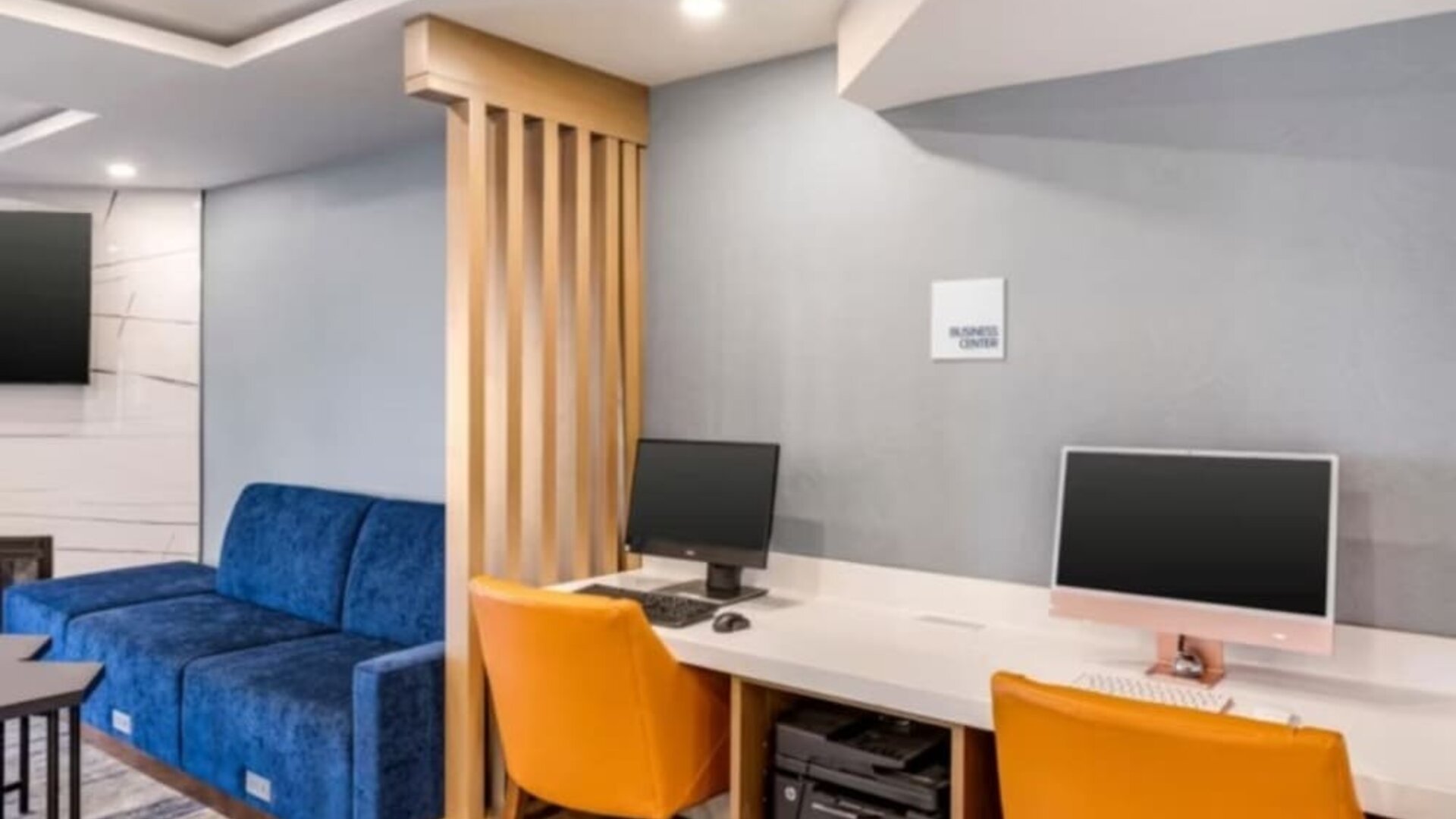 Business center at Holiday Inn Express Chicago - Downers Grove.