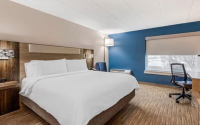 Day use room at Holiday Inn Express Chicago - Downers Grove.