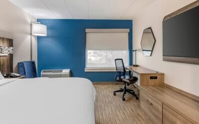 Day use room at Holiday Inn Express Chicago - Downers Grove.
