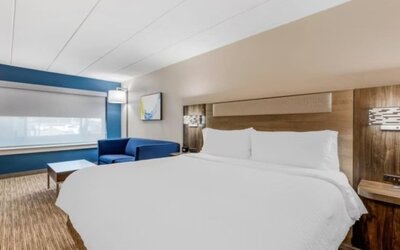 Day use room at Holiday Inn Express Chicago - Downers Grove.