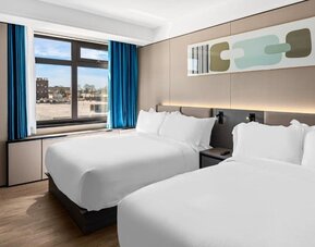 Day use room with natural light at Ly New York Hotel.
