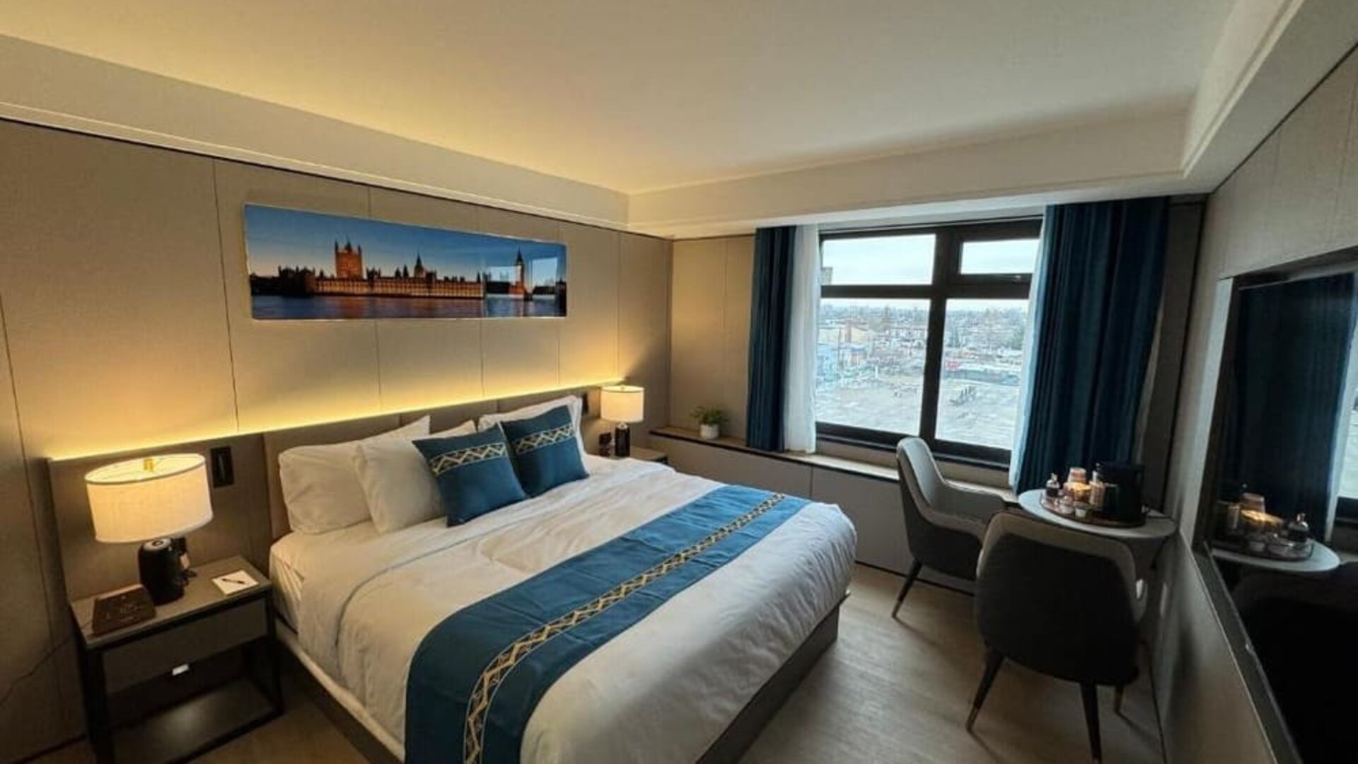 Day room with workspace at Ly New York Hotel.