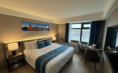 Day room with workspace at Ly New York Hotel.