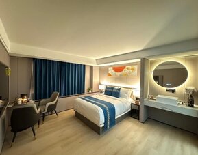 Day room with workspace at Ly New York Hotel.