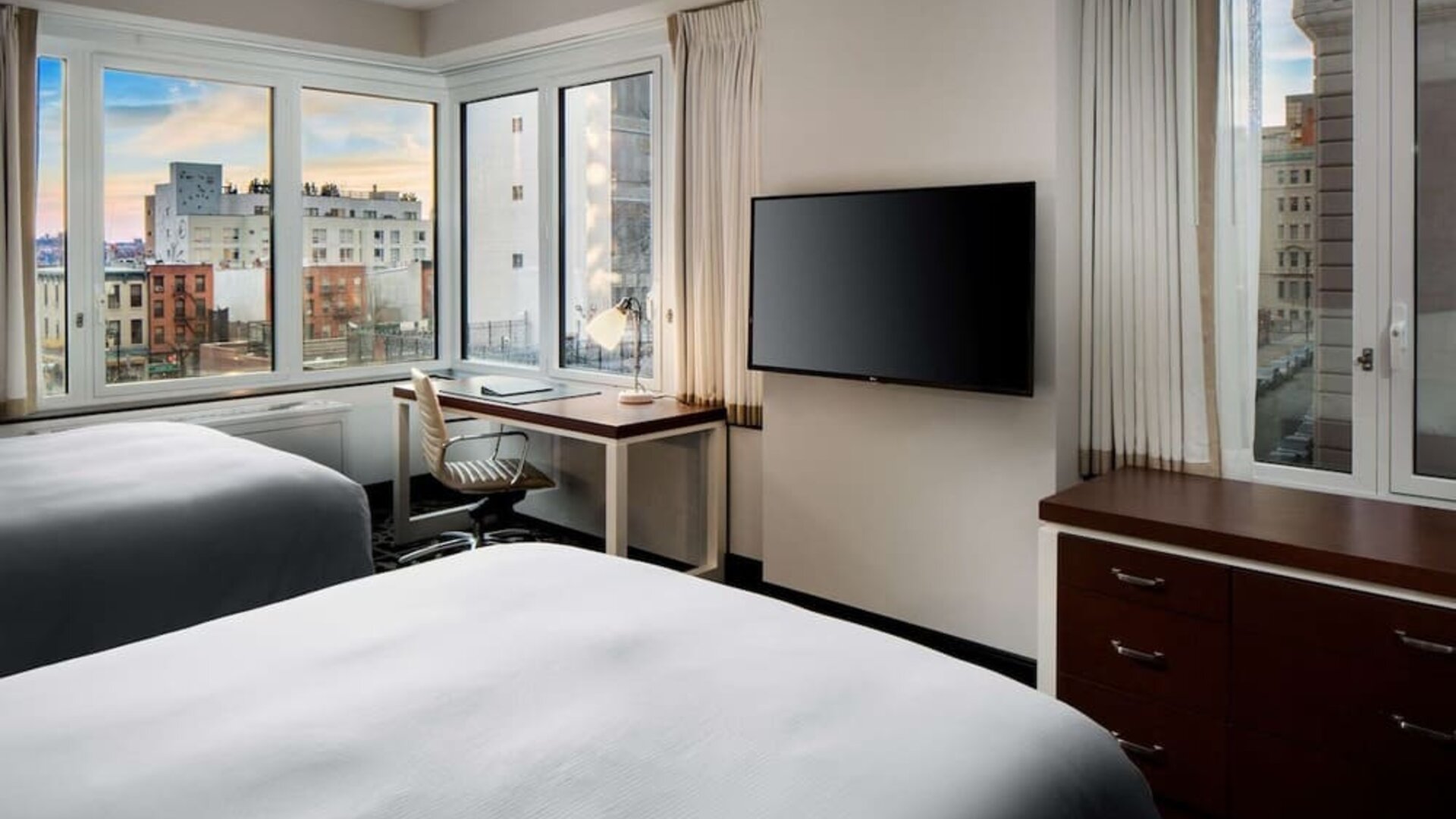 Day use twin room with work desk at Hilton Brooklyn New York.