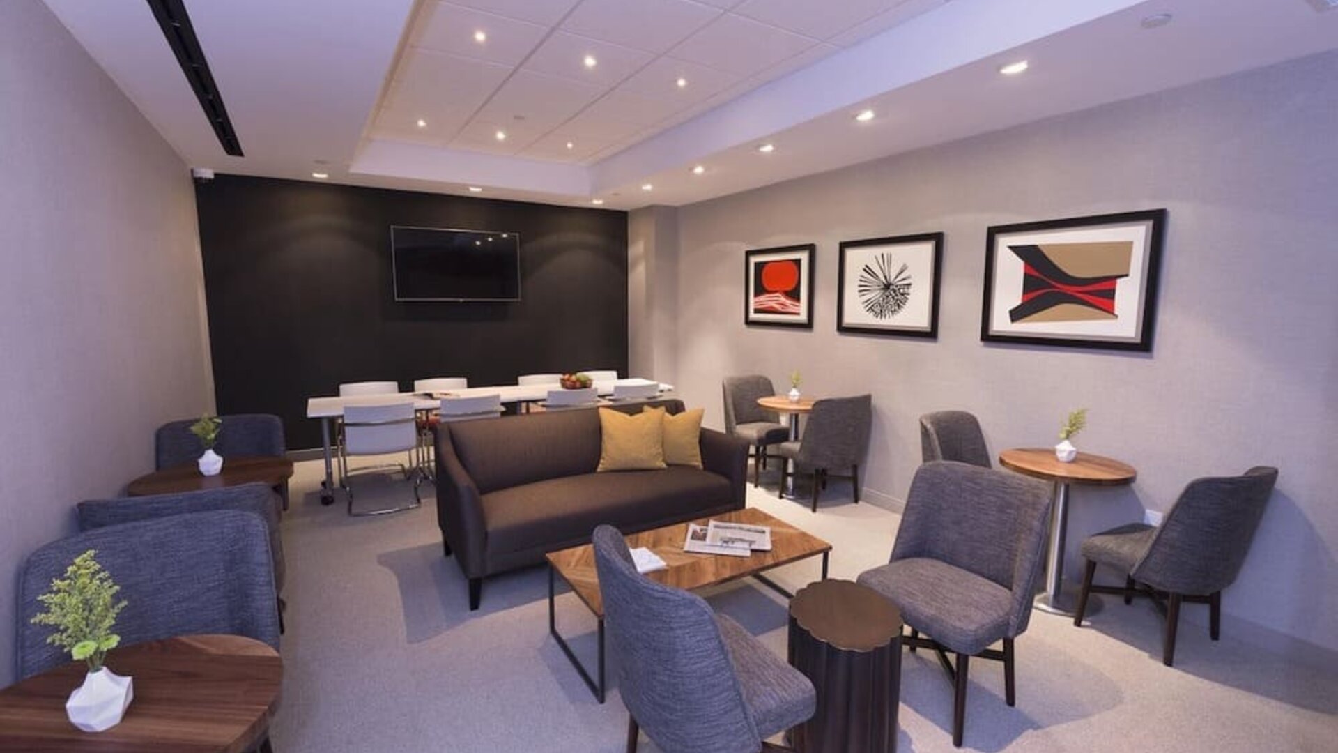 Lounge and meeting area with seating, tables, and contemporary décor at Edge Hotel NYC.