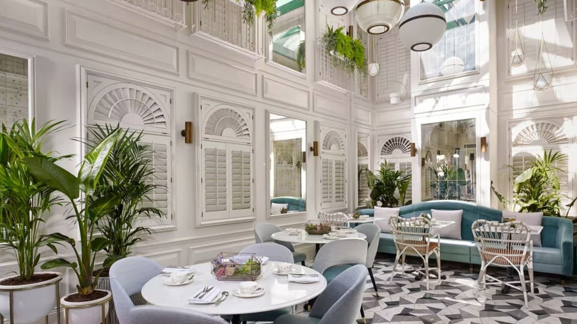 Dining room with natural light at 100 Queen's Gate Hotel London.