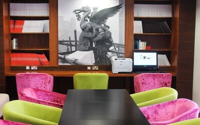 Board room and business center at Hampton By Hilton Liverpool/John Lennon Airport.