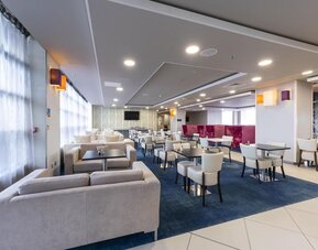 Lounge and lobby at Hampton By Hilton Liverpool/John Lennon Airport.