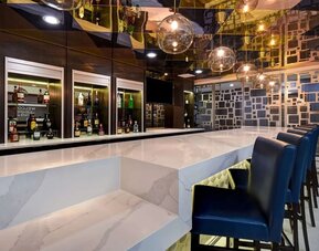 Cozy hotel bar at Hampton Inn NY-JFK.