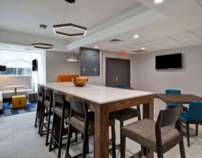 Coworking space and work station at Hampton Inn NY-JFK.