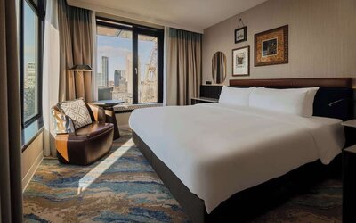 Day use room with large windows at Haven Hotel Rotterdam.