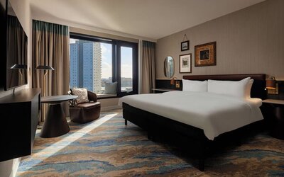 Day use room with large windows and TV at Haven Hotel Rotterdam.