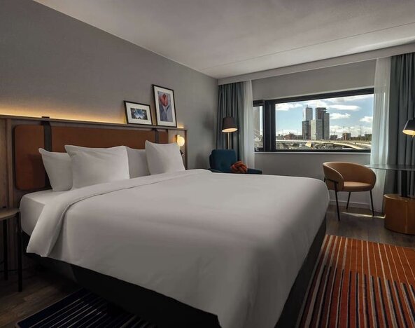 Day use room with natural light at DoubleTree By Hilton Rotterdam Centre.