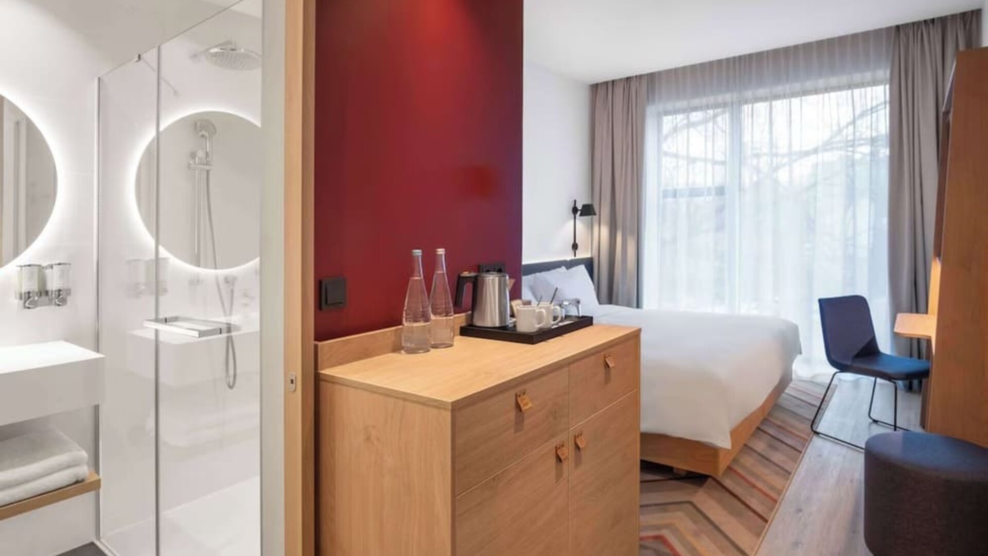 Day use room with work station and private bathroom at Hampton By Hilton Tallinn.