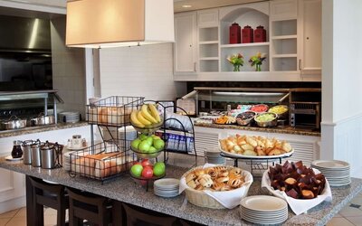 Breakfast available at Hilton Garden Inn Montreal Airport.