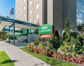 Front entrance and exterior view of Courtyard By Marriott New York JFK Airport.