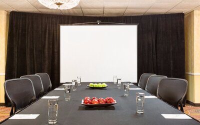Meeting room at Embassy Suites By Hilton Arcadia.