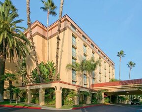 Hotel exterior at Embassy Suites By Hilton Arcadia.