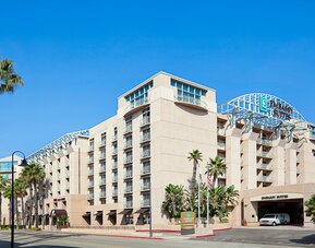 Hotel exterior at Embassy Suites By Hilton Brea North Orange County.