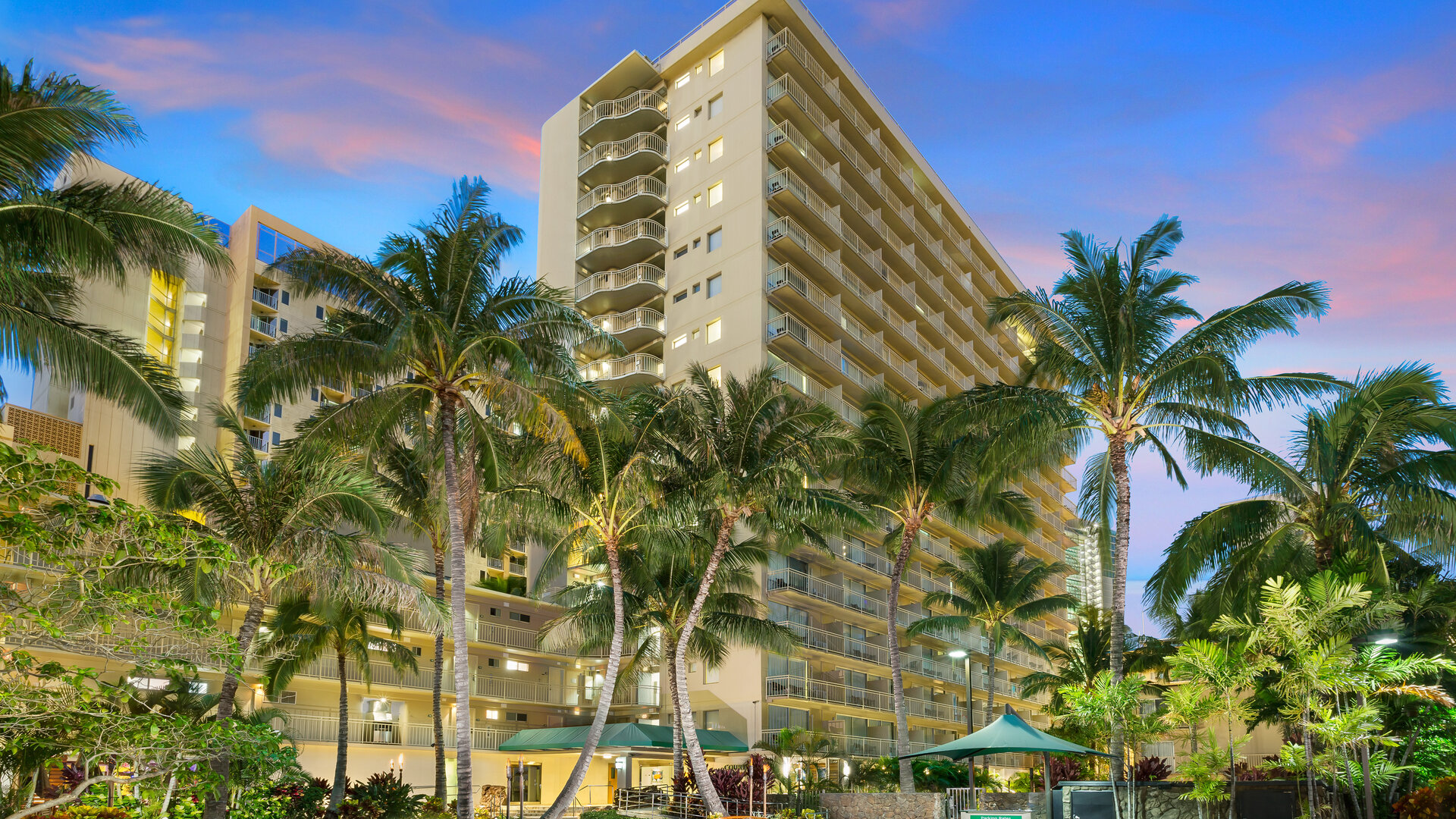 Courtyard Waikiki Beach