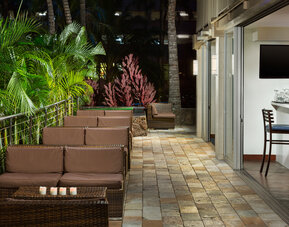 Courtyard Waikiki Beach
